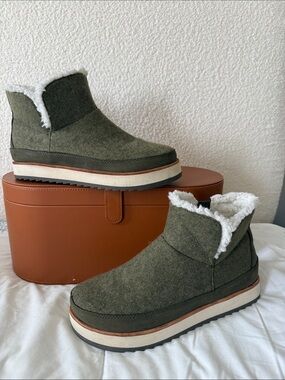 Merrell Olive Green Slip-On Shearling Boots with White Lining